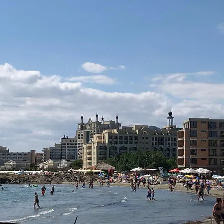 Momi Apart Sunset Апартамент Поморие